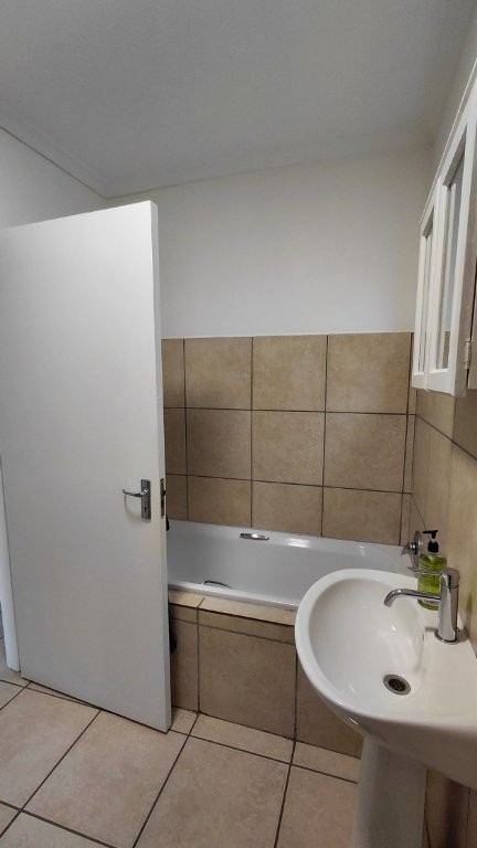 To Let 2 Bedroom Property for Rent in Burgundy Estate Western Cape